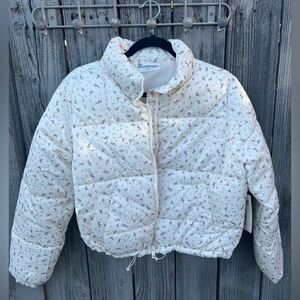 No Boundaries Puffer Jacket In Natural Floral.